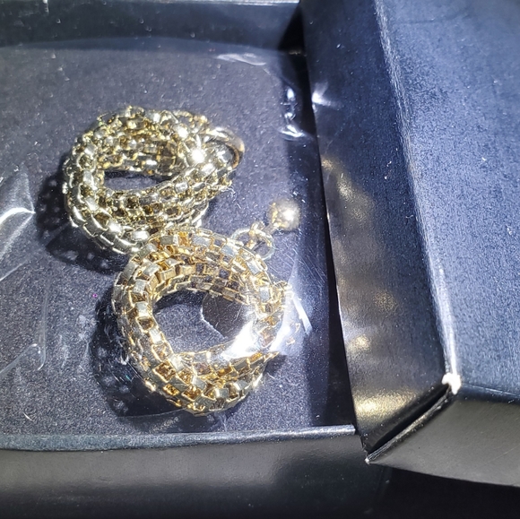 *NWOT* Vintage Avon Goldtone Circle Snake Chain Earrings - Picture 3 of 8